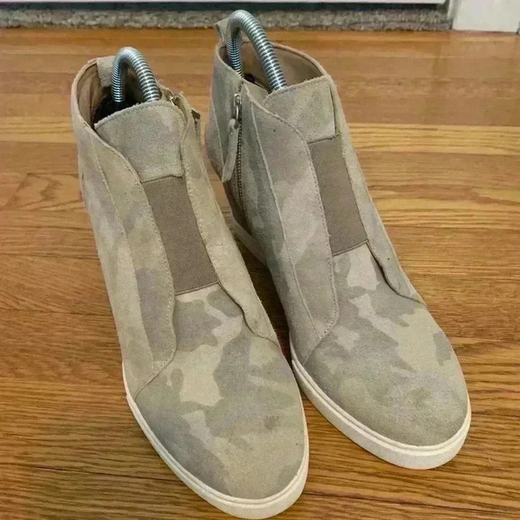 Paolo Shoes - Linea Paolo Felicia Camo Wedge Bootie Sneakers, Womens Size 9